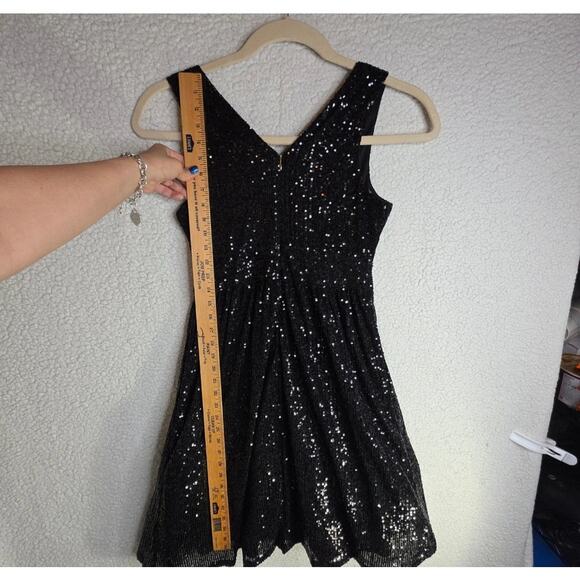 Draper James Sz6 Black V neck Sequin below Knee Double layers dress. Sparkling - Picture 12 of 13